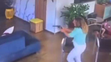 Imagem VÍDEO: Mãe e filho invadem festa, matam duas pessoas e deixa padre ferido