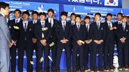 Imagem Após fiasco na Copa, jogadores coreanos são recebidos à bala de caramelo