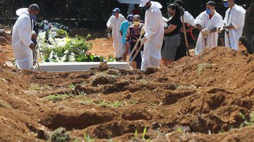 Mortes por Covid-19 - Rivaldo Gomes/Folhapress