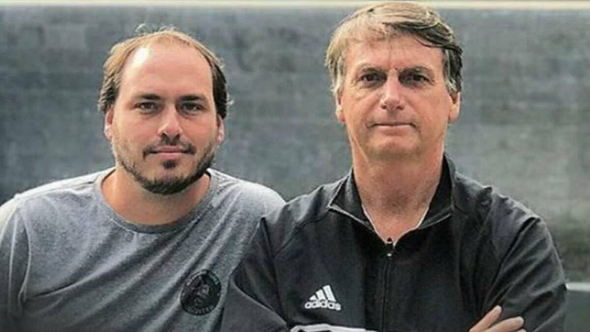 À beira da morte? Carlos Bolsonaro expõe estado de saúde assustador do ex-presidente Bolsonaro