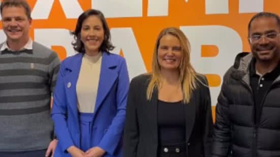 Reprodução / Redes Sociais @doutoralarafernandesoficial