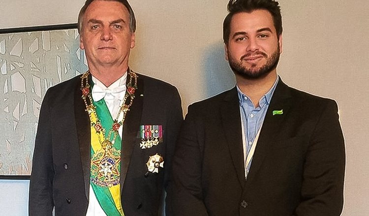 Imagem Ex-assessor de Bolsonaro descumpre medidas em prisão domiciliar e é levado para presídio após determinação de Moraes