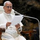 Imagem Vaticano confirma alta do Papa Leão XIV após cirurgia de câncer e pontífice deve rezar Angelus neste domingo (17)