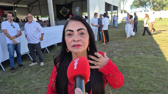 Imagem Moema Gramacho alfineta Débora Régis após polêmica sobre cachê: “Ônus de ter praticado coisas erradas”