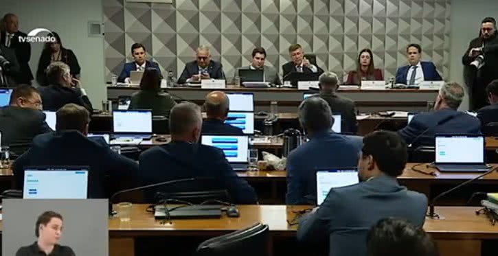 Imagem Deputados trocam farpas durante CPMI do INSS: "Lava sua boca, seu mentiroso"
