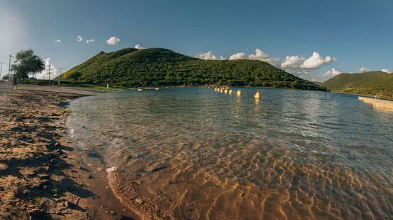 A Prainha do Lomanto localizada às margens da Usina Hidrelétrica de Pedra, em Jequié, foi interditada pela Justiça Federal. - Prefeitura de Jequié