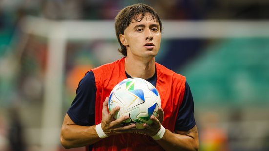 Após passar dez partidas consecutivas sem jogar o lateral-direito Román Gómez voltou a ser titular no Bahia - Reprodução