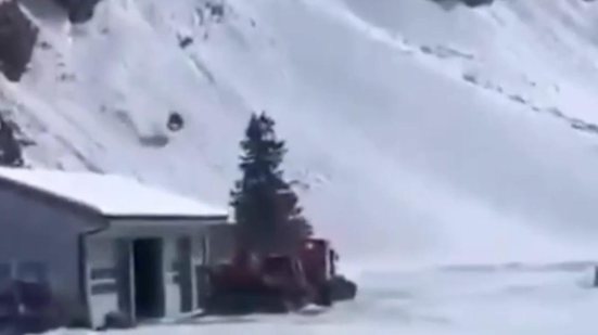 Imagem Idosa morre após gôndola de teleférico despencar; veja
