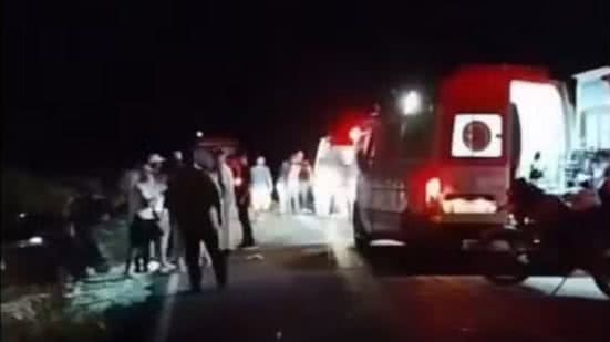 Imagem TRAGÉDIA: Sete pessoas morrem após carros baterem de frente em rodovia da Chapada Diamantina