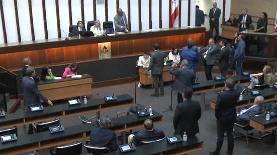 Imagem Sessão na Alba é encerrada após suspeita de irregularidade em registro de presença