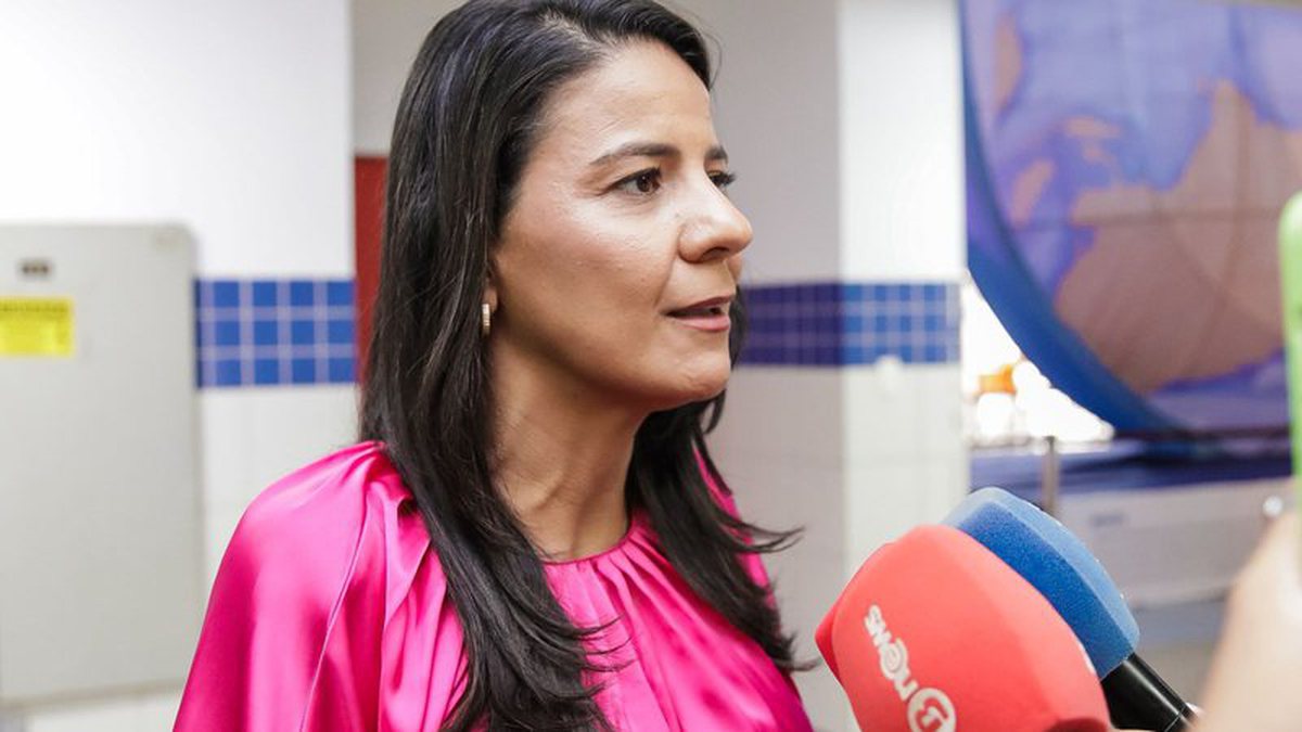 Rowenna Brito apoia professora agredida por vereador em Camaçari 1