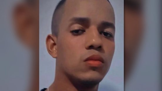 Imagem PM acusado de matar homem com 10 tiros na praia de Itapuã é preso