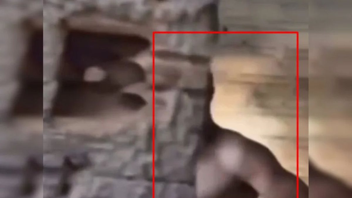 Casal é flagrado transando em imóvel abandonado após denúncia de gemidos altos; veja vídeo