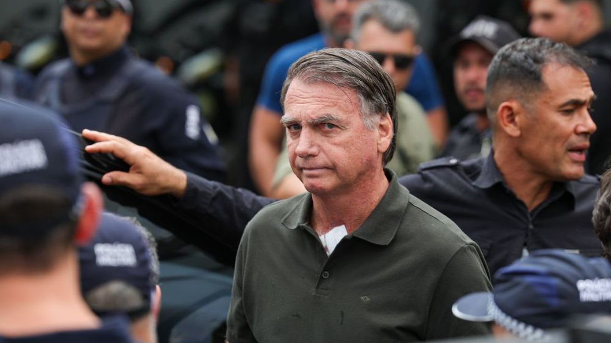 Ministro do STF abre prazo para PGR se pronunciar sobre revisão da condenação de Bolsonaro