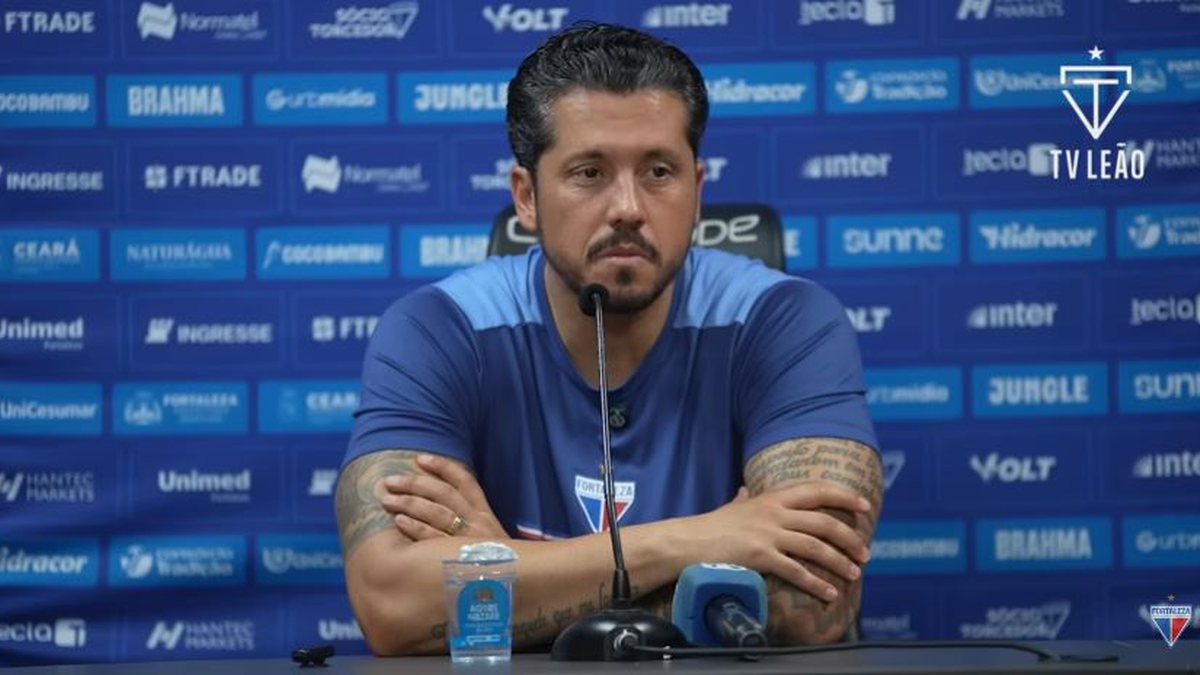 Thiago Carpini joga favoritismo para o Vitória e compara: “Maior que o Fortaleza”