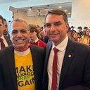 Imagem Cezar Leite se pronuncia sobre homenagem a Flávio Bolsonaro em Salvador após revelação de áudios a Daniel Vorcaro
