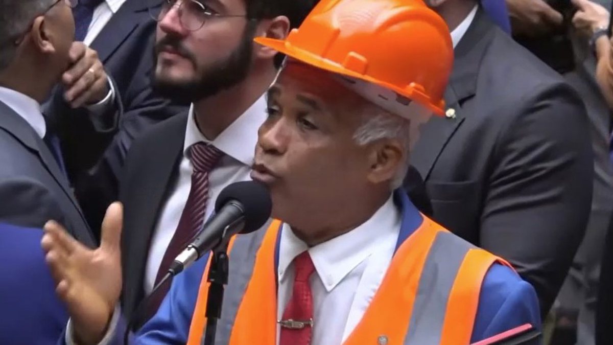 Deputado Isidório defende fim da escala 6×1 para que trabalhadores ‘façam sexo em paz’