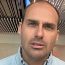 Imagem Eduardo Bolsonaro reage a críticas de Ricardo Salles e chama ex-ministro de “biruta político”