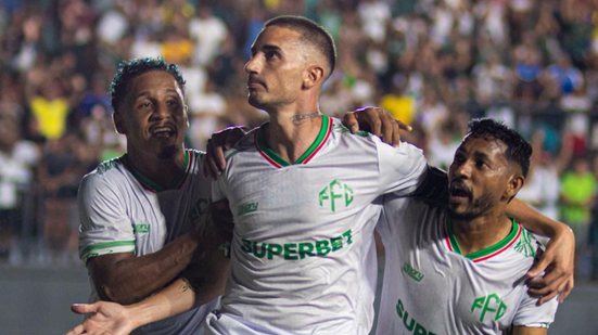 Enzo Britto/Feira FC