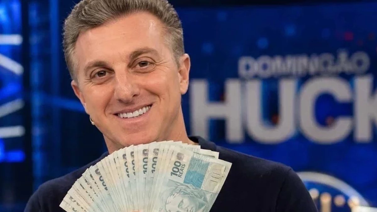Crítico do Bolsa Família, Luciano Huck financiou jatinho com juros do BNDES e levou 14 anos para quitar multa ambiental