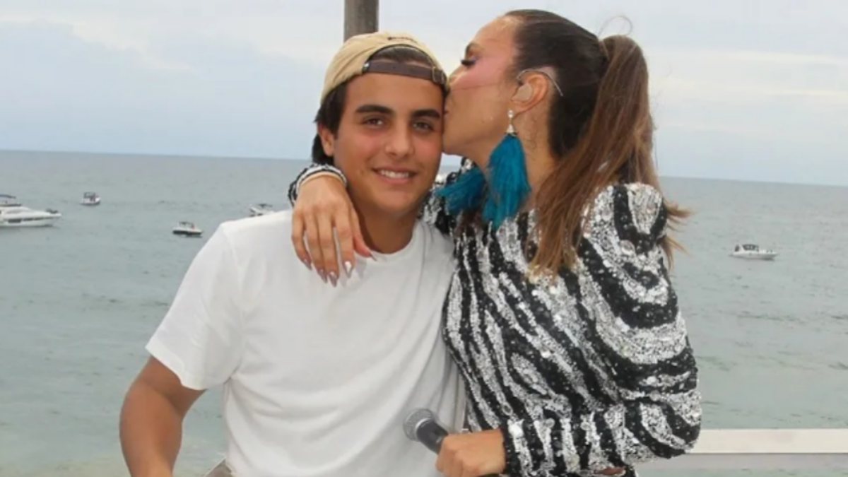 VÍDEO: Ivete Sangalo ganha homenagem emocionante do filho Marcelo em aniversário de 54 anos: 