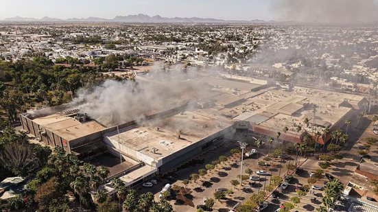 Imagem Incêndio em shopping deixa seis mortos e mais de 40 feridos; veja vídeo