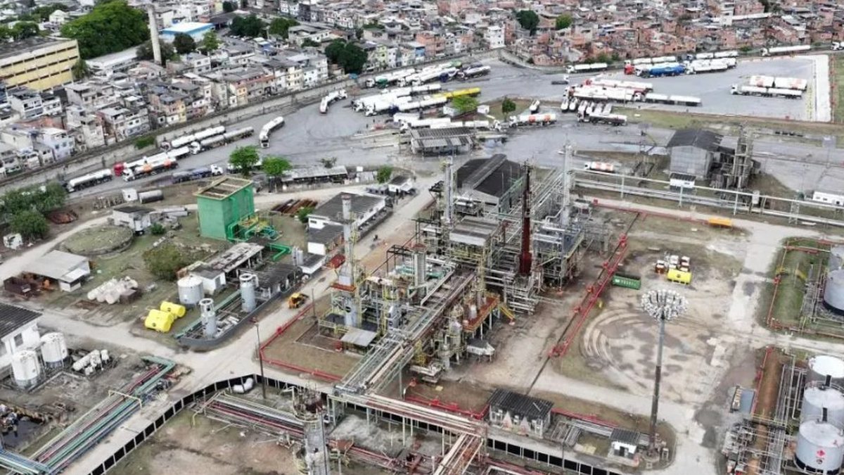 Refit: Governador em exercício do RJ decide desapropriar terreno da refinaria