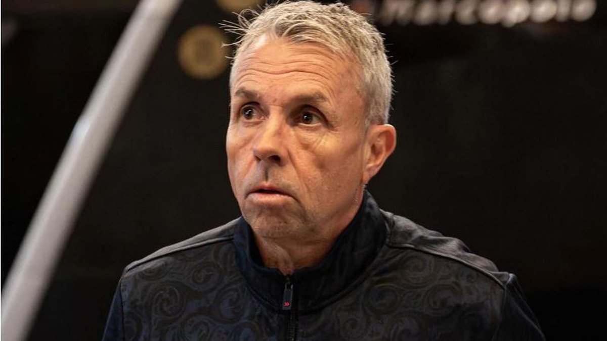 Técnico do San Lorenzo afirma ter sido agredido por torcedores do Santos após empate na Sul-Americana