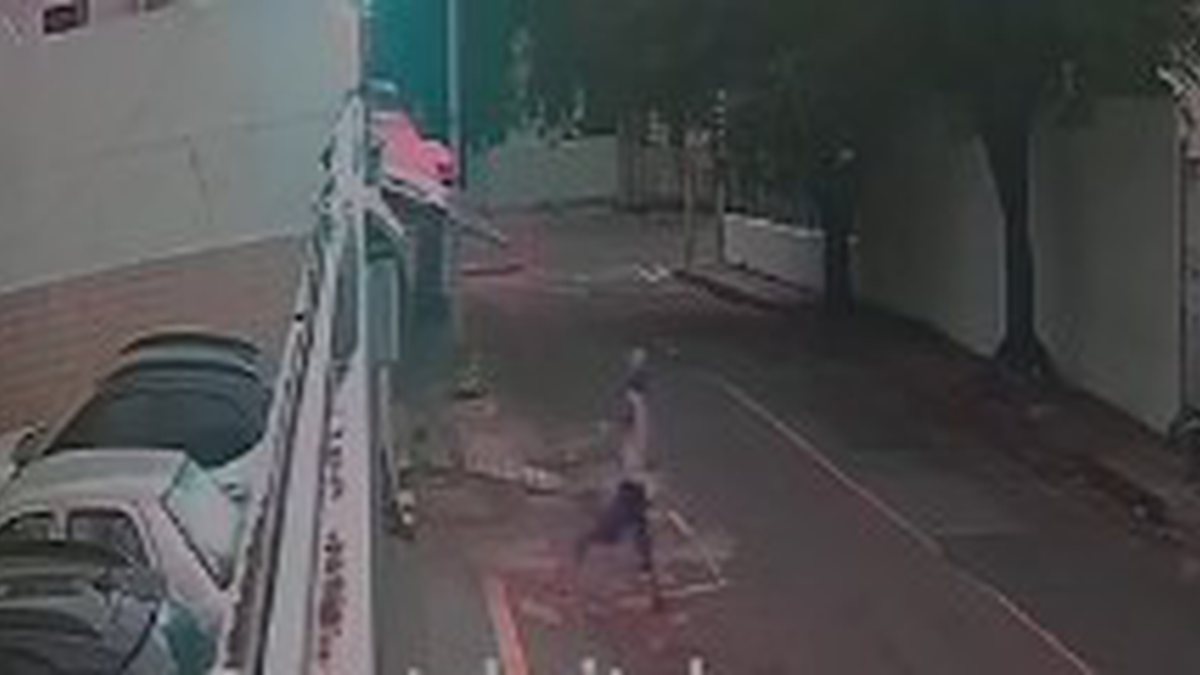 Morador frustra tentativa de furto em restaurante famoso no bairro da Pituba, em Salvador; veja vídeo