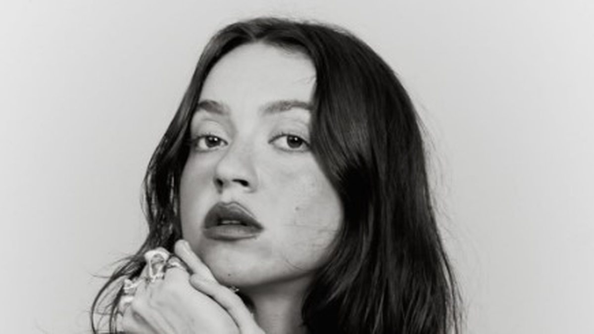É ELA MESMO? Atriz caricata, Valentina Bandeira surpreende seguidores ao surgir seminua em ensaio sensual; veja fotos