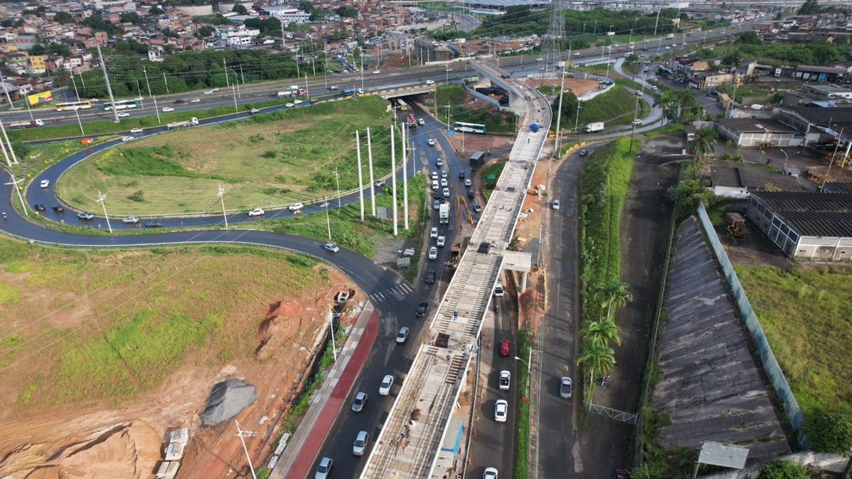 Obras do VLT alteram itinerários de ônibus na BR-324; saiba o que muda