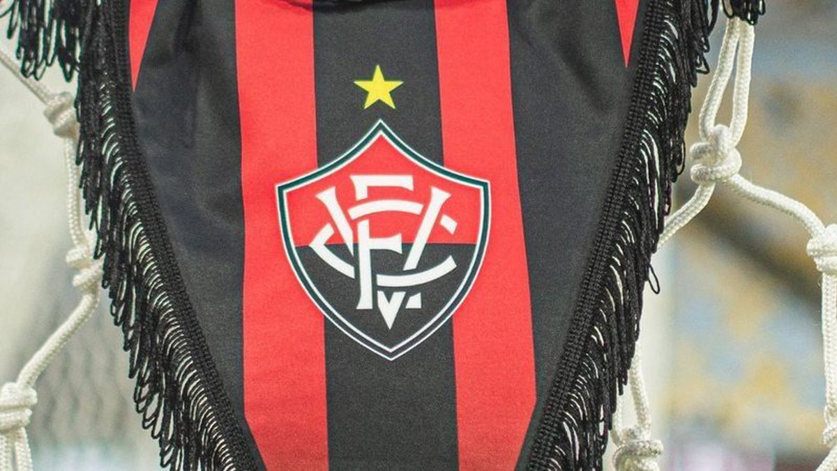 Saudades? Técnico ex-Vitória é rebaixado de campeonato nacional
