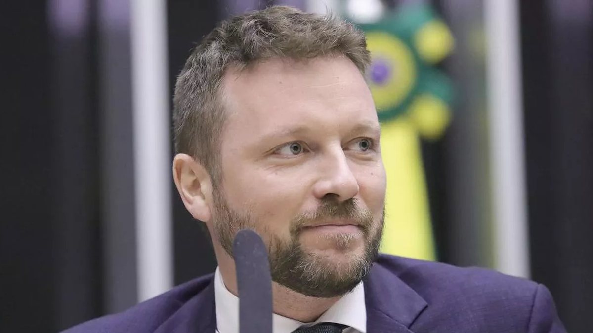 Votação da PEC da escala 6x1 é adiada após deputado bolsonarista pedir vista; saiba o que acontece agora