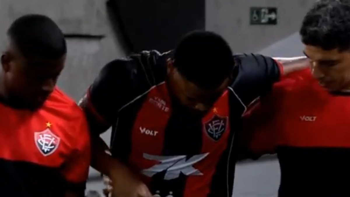 Defensor do Vitória sofre lesão e sai ainda no primeiro tempo em duelo contra o ABC pela Copa do Nordeste; confira
