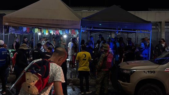 Imagem FIM DE FESTA: Agentes da Prefeitura acabam com "happy hour" em bairro de Salvador