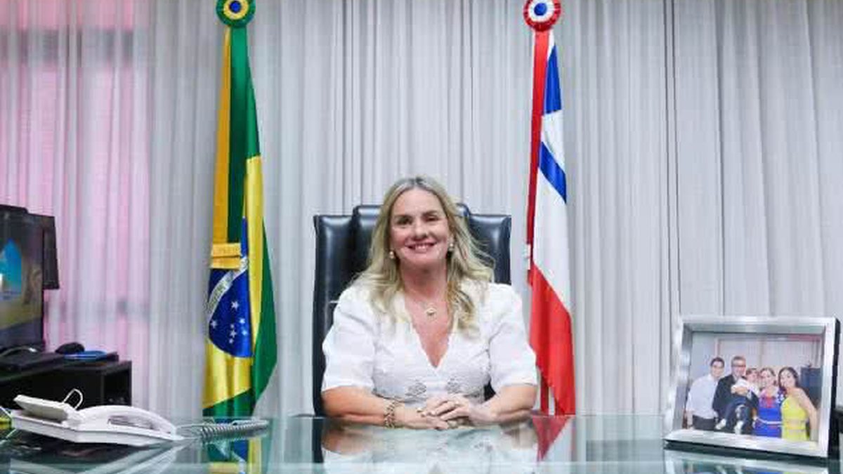 Ivana Bastos destaca respeito e independência entre os Poderes em meio a ato histórico na Bahia