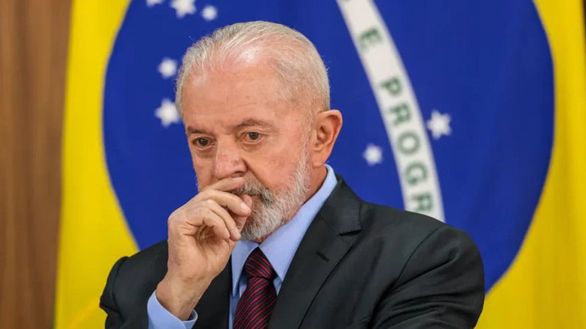 Bomba no entorno de Lula: Ex-chefe de gabinete admite empréstimo com investigada pela PF no caso do INSS