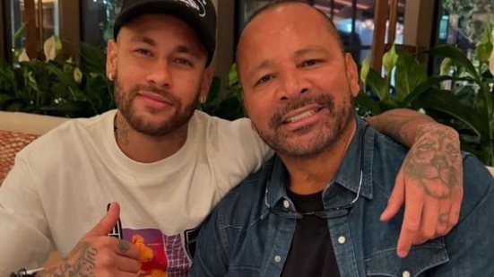 Imagem Pai de Neymar assiste jogo do Brasil no Texas acompanhado da namorada; veja foto
