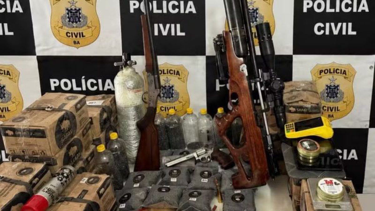 Polícia apreende armas, munições e equipamentos de recarga durante operação na Bahia
