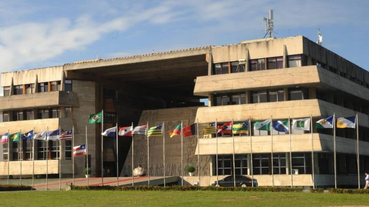 Deputado baiano revela diagnóstico de condição médica que o fez suspender campanha de reeleição - QTU Questões do Universo