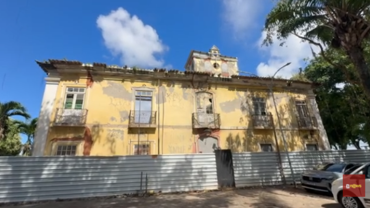13 anos de esquecimento: BNews visita casarão histórico de Castro Alves e mostra cenário de abandono; ASSISTA - QTU Questões do Universo