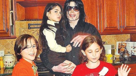 Filhos de Michael Jackson rompem relação em briga judicial por herança de R$4 bilhões