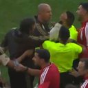 Imagem Prestianni é vaiado por torcida do Flamengo após caso de racismo contra Vini Jr. em jogo do Benfica; VÍDEO