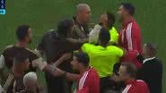 Imagem Prestianni é vaiado por torcida do Flamengo após caso de racismo contra Vini Jr. em jogo do Benfica; VÍDEO