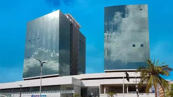 Imagem Justiça manda demolir andares de prédio de luxo e condena construtora e prefeitura a pagar R$ 500 mil de multa