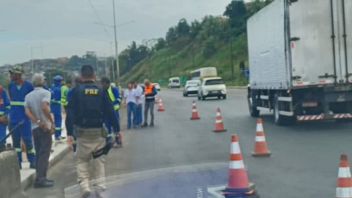 Jerônimo vai a Brasília para tentar resolver problema com buracos na BR-324