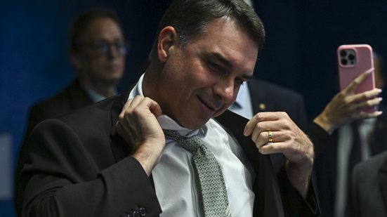 URGENTE: Flávio Bolsonaro não consegue registrar candidatura e pode ficar de fora das eleições\u003B entenda