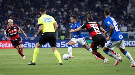 A 24ª rodada do Campeonato Brasileiro começou neste sábado (22) com três partidas importantes na disputa pelas primeiras posições e também na luta contra o rebaixamento - Gustavo Aleixo/Cruzeiro