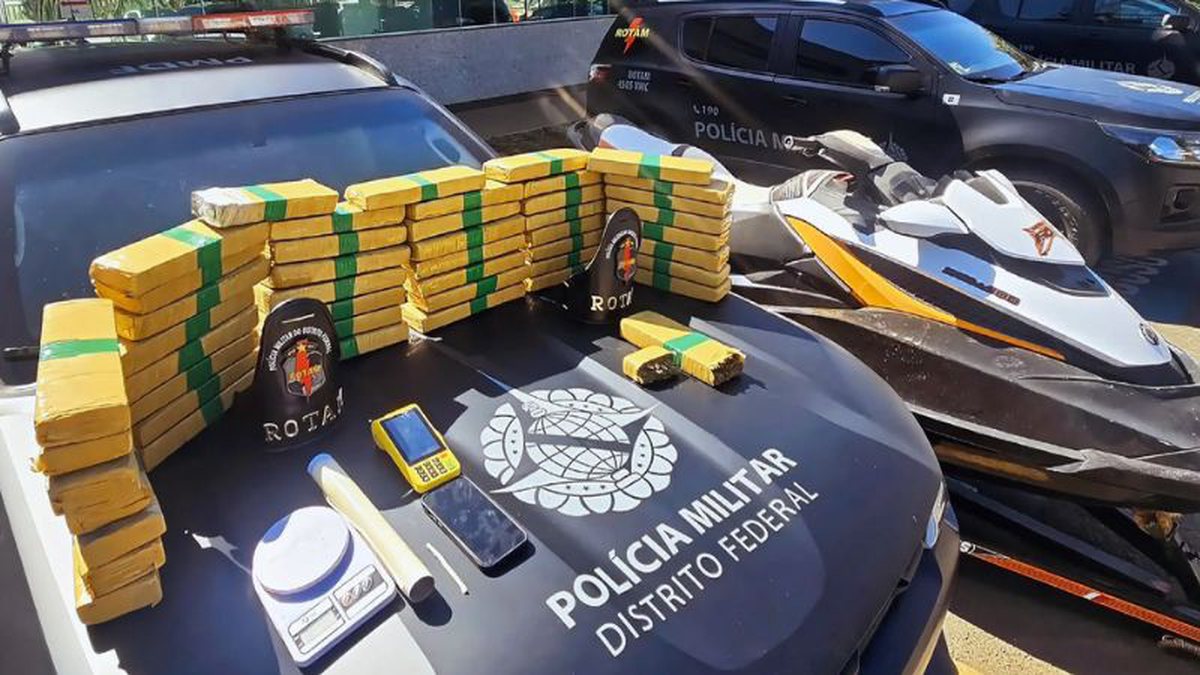 Vídeo: Jet ski usado para ocultar drogas é apreendido durante cerco contra casal - QTU Questões do Universo