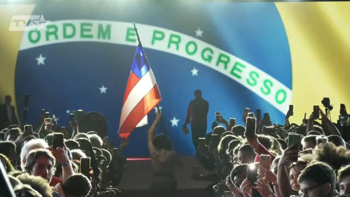 DIRETO DE SP: Bandeira da Bahia é a primeira da fila em convenção que lança candidatura de Lula - QTU Questões do Universo
